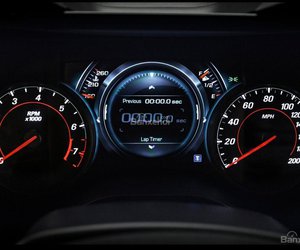 Đánh giá xe Chevrolet Camaro 2017: Bảng đồng hồ lái a3