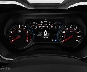 Đánh giá xe Chevrolet Camaro 2017: Bảng đồng hồ lái a2