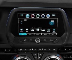 Đánh giá xe Chevrolet Camaro 2017: Màn hình cảm ứng 7 inch.
