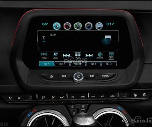 Đánh giá xe Chevrolet Camaro 2017: Bảng điều khiển trung tâm a5