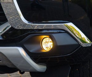 Đánh giá xe Mitsubishi Pajero Sport 2017: cặp đèn sương mù dạng tròn.