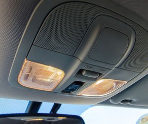 Đánh giá xe Mitsubishi Pajero Sport 2017: Đèn nội thất.