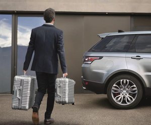 Đánh giá xe Land Rover Range Rover Sport 2017: Thoải mái để vali phía sau f056