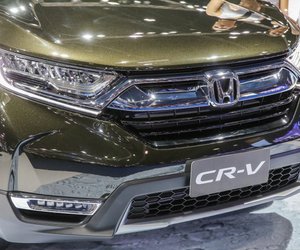 Đánh giá xe Honda CR-V 2018 bản 7 chỗ: Đèn sương mù phía dưới.