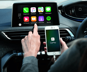 Đánh giá Peugeot 3008 All New 2018: kết nối màn hình điện thoại thông minh 1