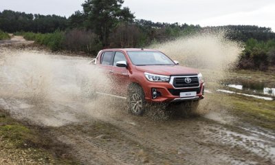 Giá xe Toyota Hilux tháng 12/2018 Giá xe Toyota Hilux tháng 12/2018...
